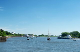 Schifffahrt auf der Weser bei Vegesack